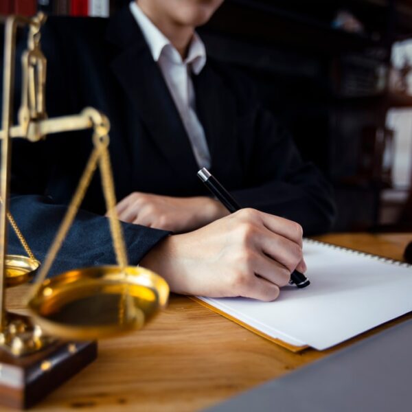 How do criminal lawyers in Dubai prepare for court?