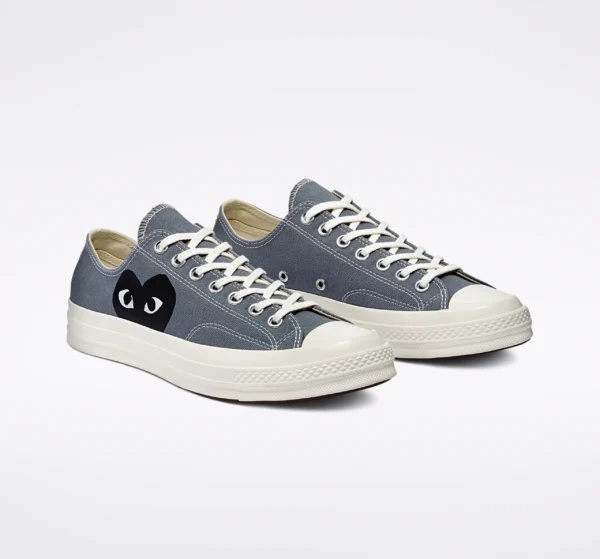 CDG CONVERSE BLACK HEART GREY LOW TOPq