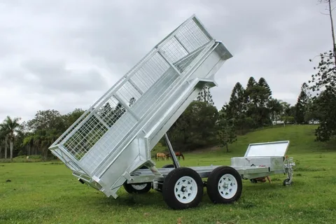 Hydraulic tipping trailers