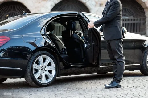 Luxury Car Chauffeur Perth